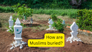 How are Muslims buried?